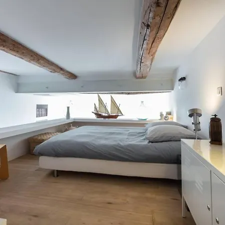 06j - Superb Duplex Loft With Ac - Sea View *